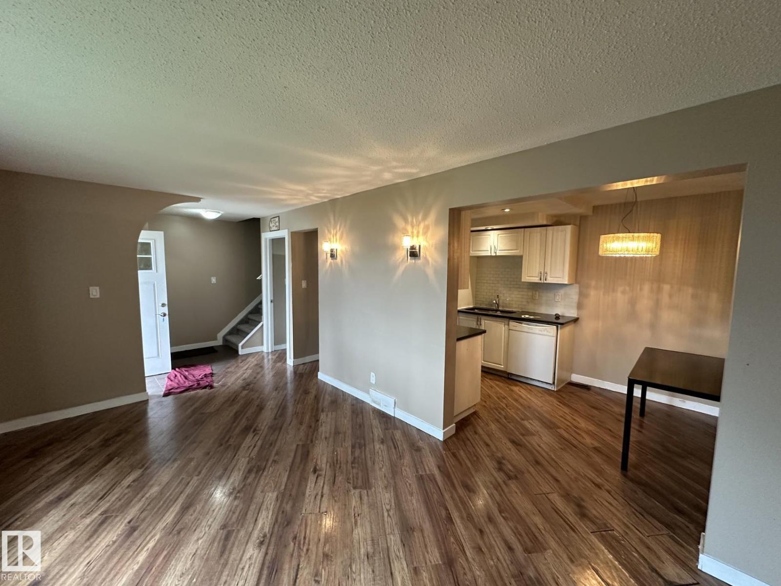 Photo 2 of 11 14110 80 St Nw, Edmonton AB