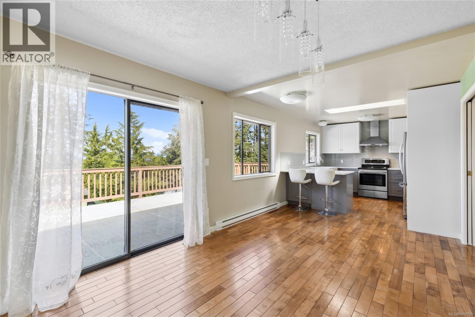 Photo 6 of 7496 Clark Cres, Lantzville BC