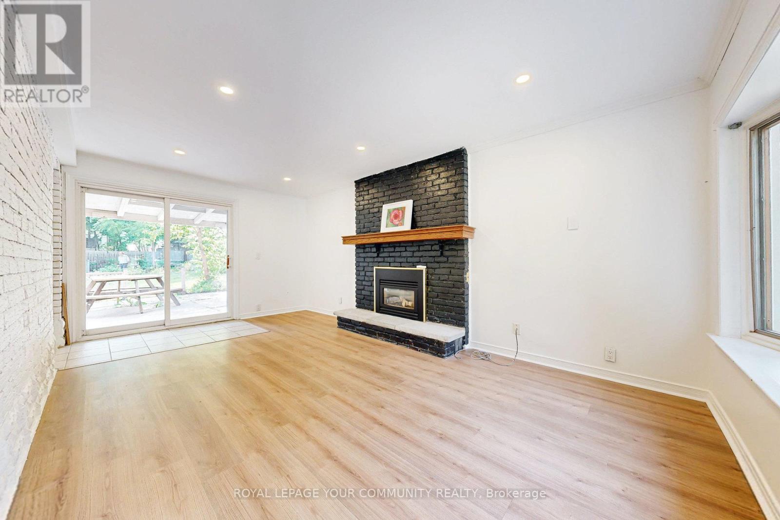 Photo 16 of 83 Lundys Lane, Newmarket ON