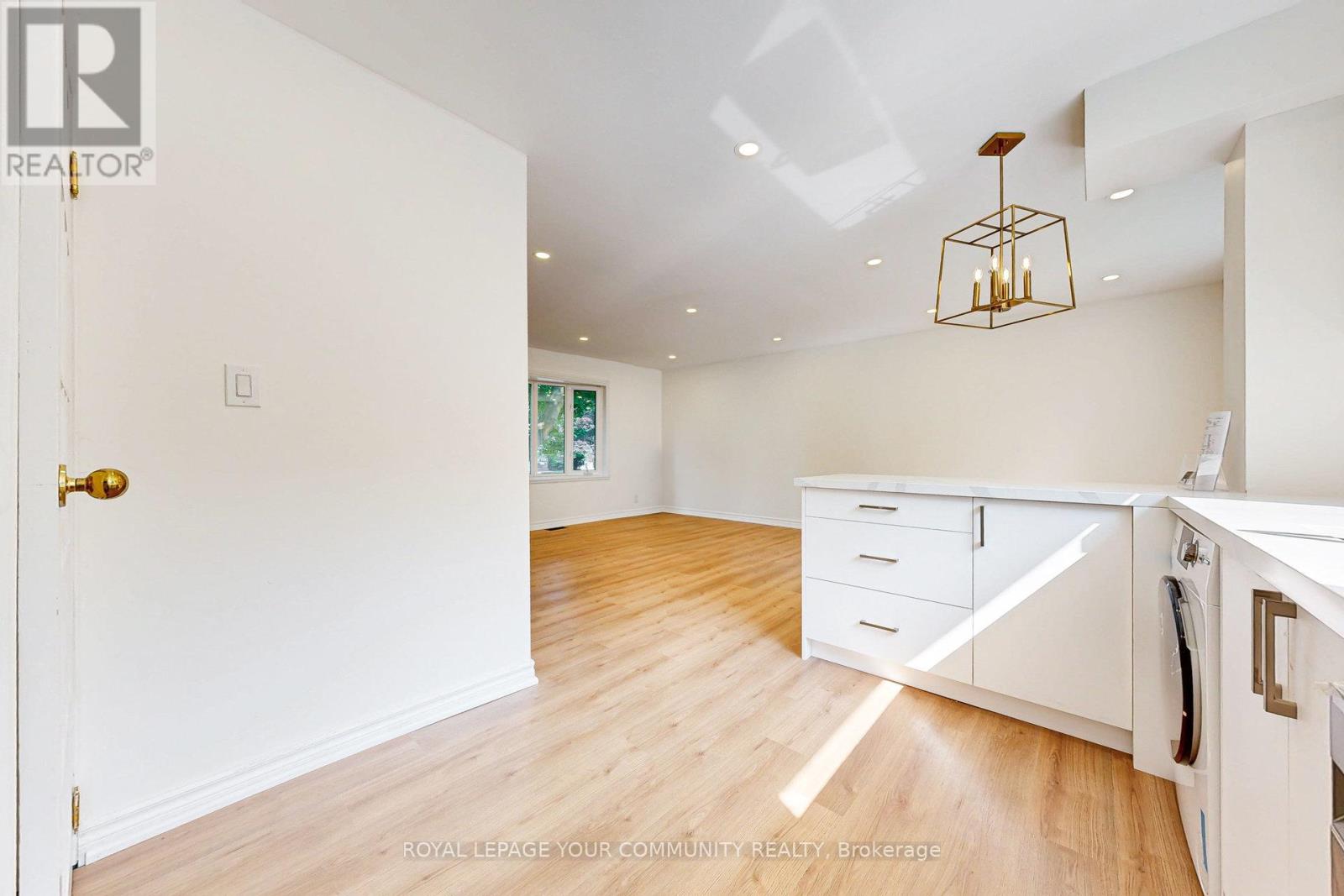 Photo 11 of 83 Lundys Lane, Newmarket ON