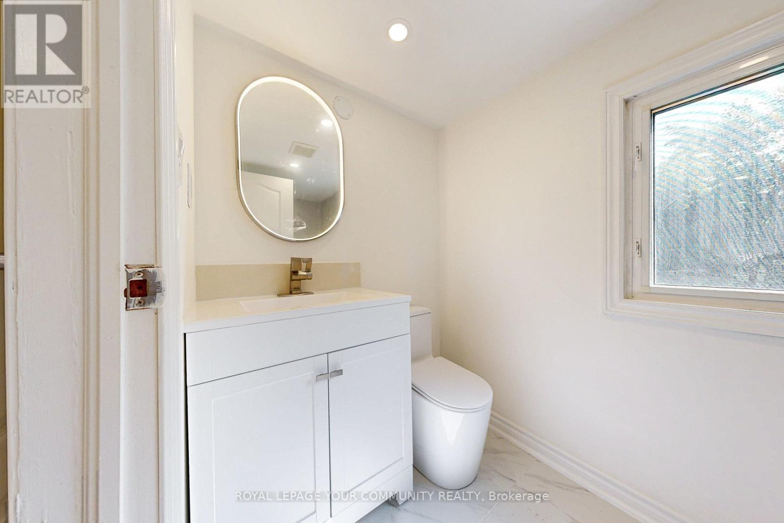 Photo 28 of 83 Lundys Lane, Newmarket ON