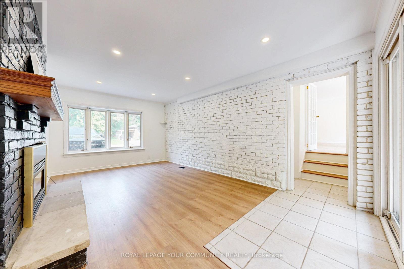 Photo 15 of 83 Lundys Lane, Newmarket ON