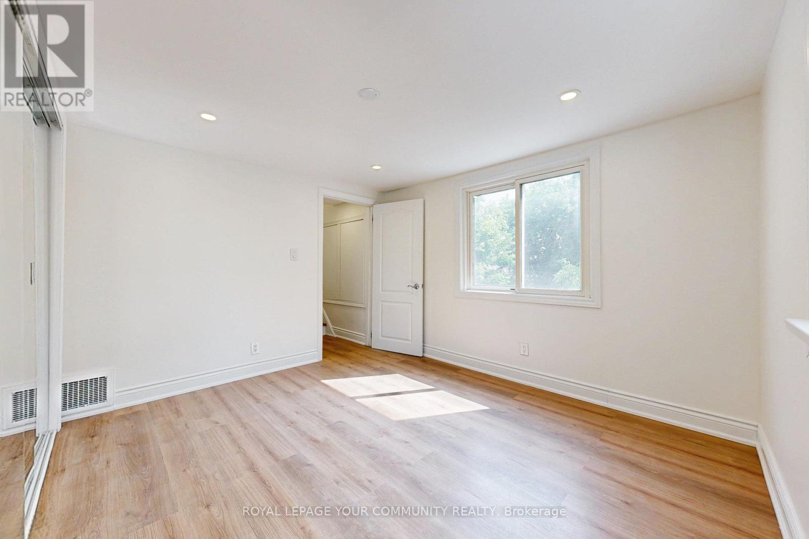 Photo 20 of 83 Lundys Lane, Newmarket ON