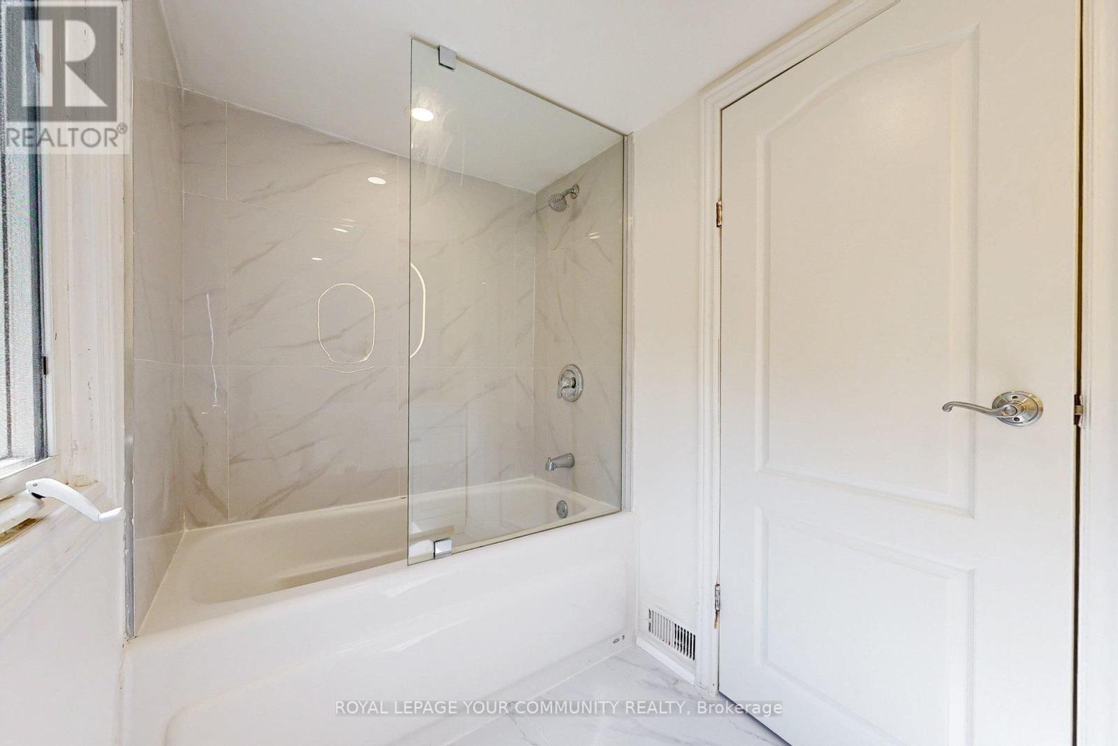 Photo 29 of 83 Lundys Lane, Newmarket ON