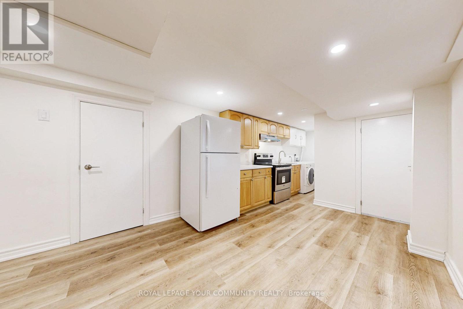 Photo 31 of 83 Lundys Lane, Newmarket ON