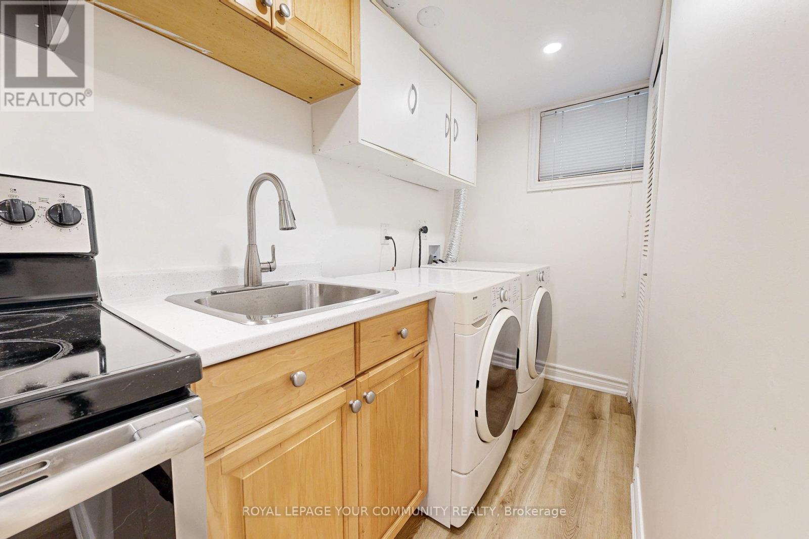 Photo 33 of 83 Lundys Lane, Newmarket ON