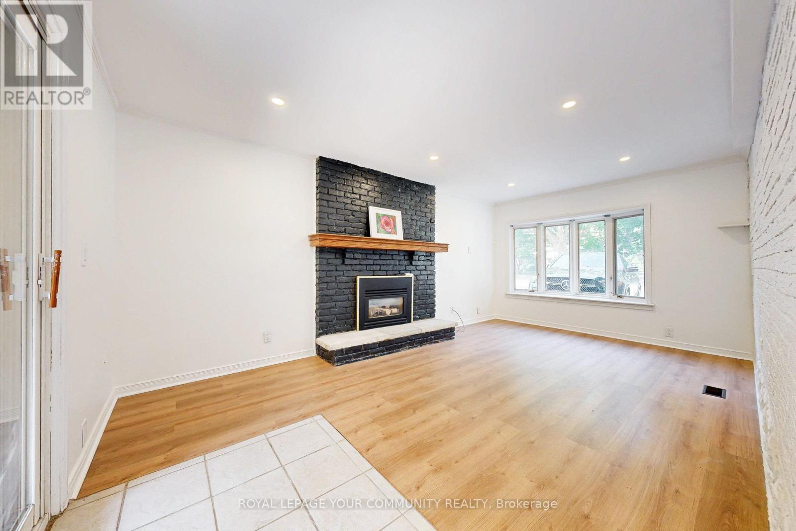 Photo 13 of 83 Lundys Lane, Newmarket ON