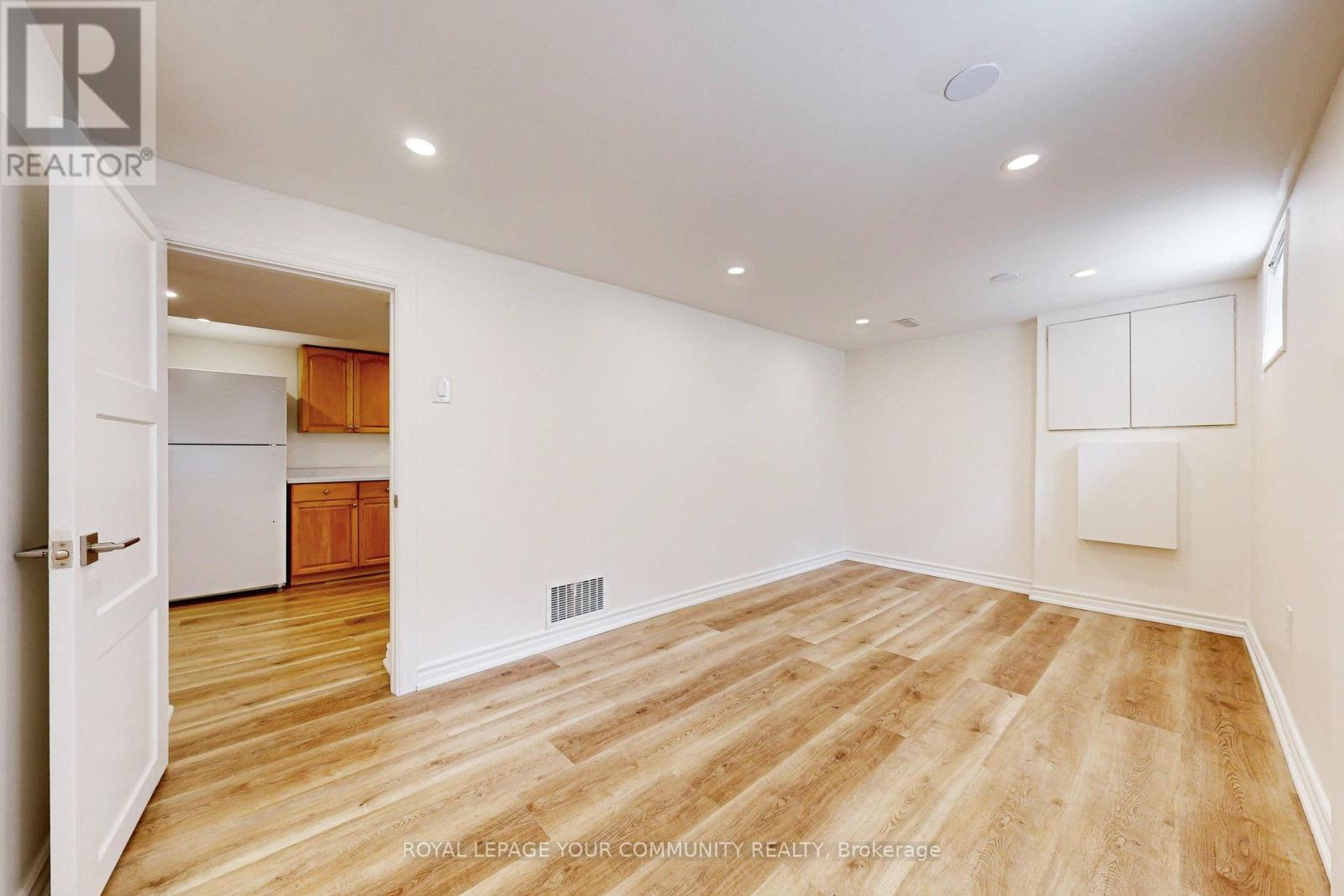 Photo 37 of 83 Lundys Lane, Newmarket ON