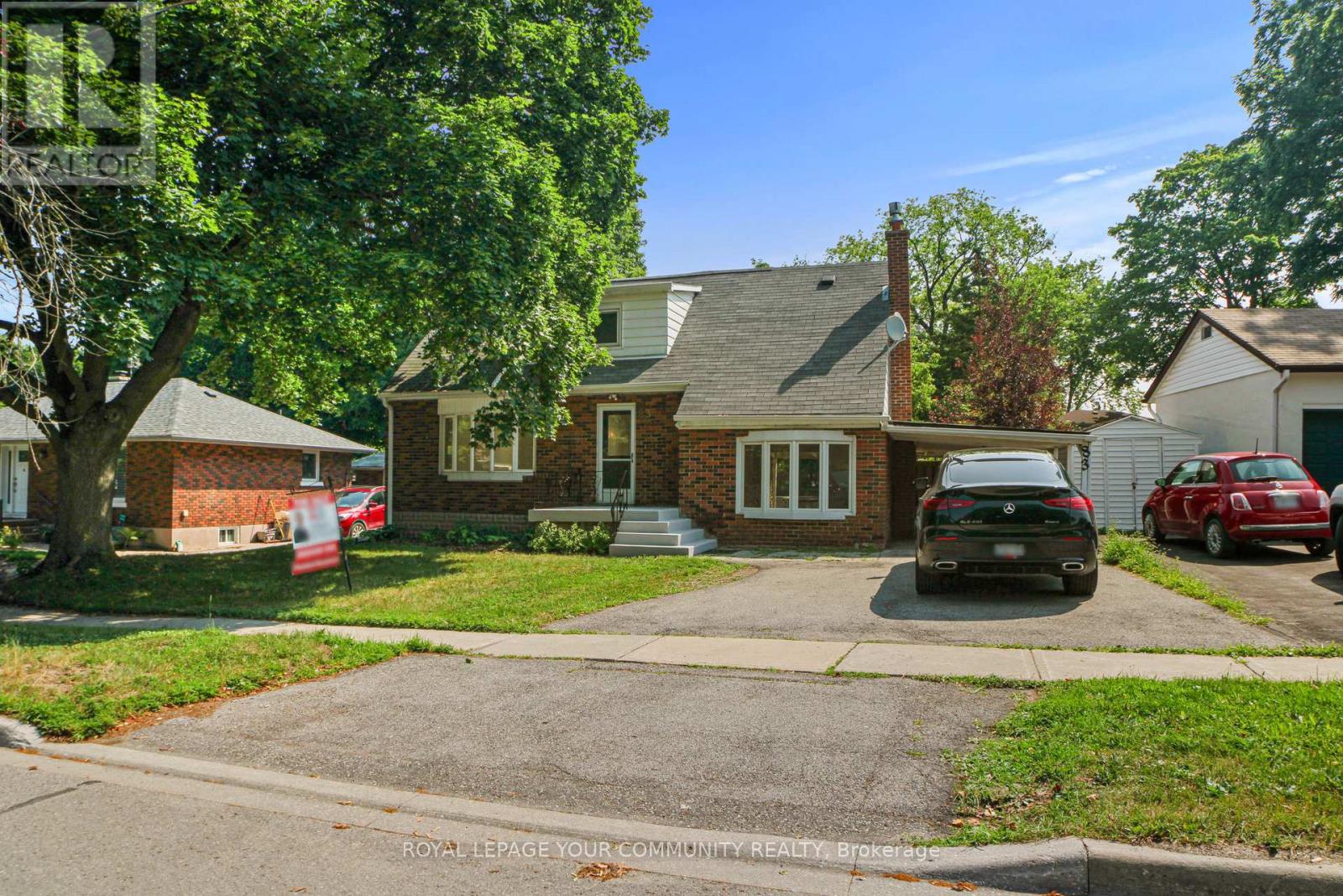 Photo 2 of 83 Lundys Lane, Newmarket ON