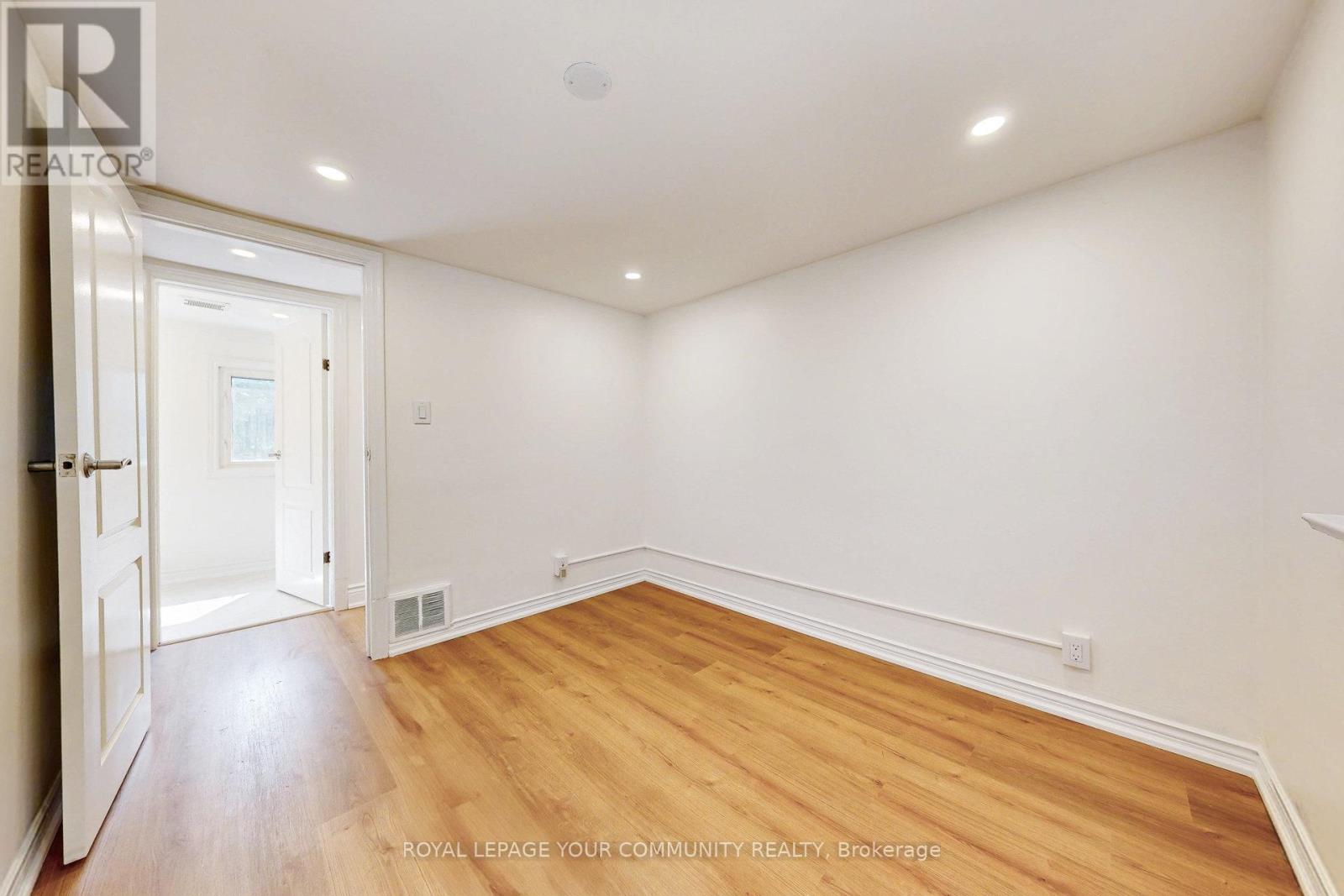 Photo 23 of 83 Lundys Lane, Newmarket ON