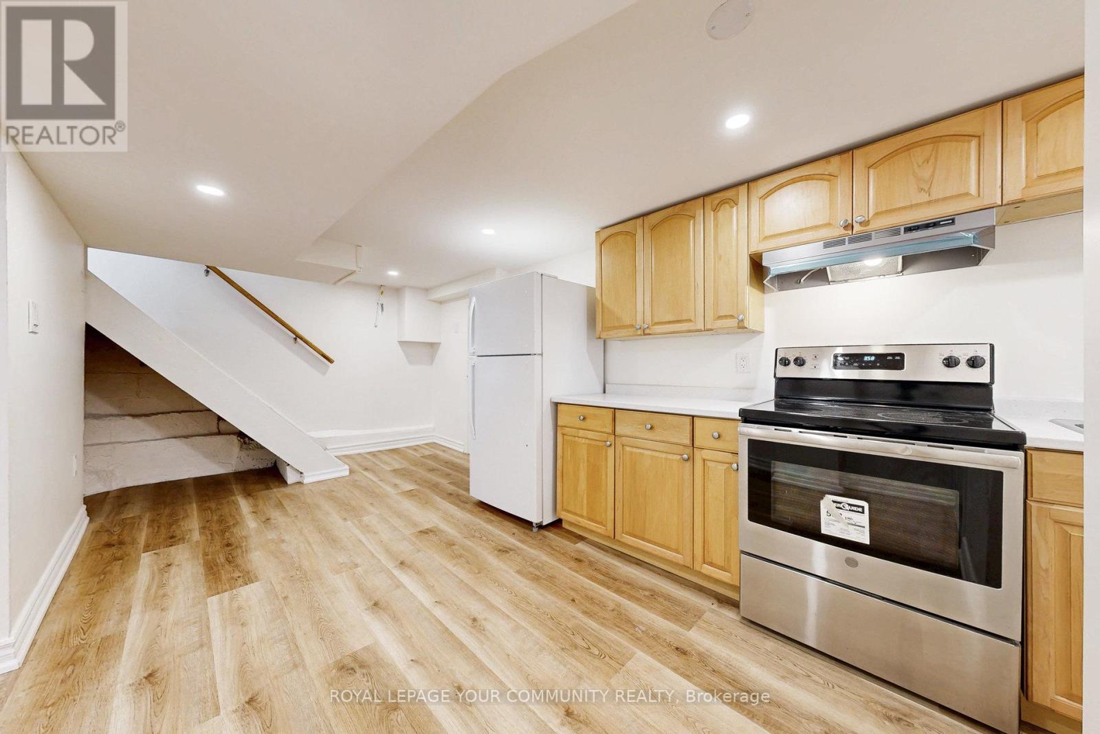 Photo 32 of 83 Lundys Lane, Newmarket ON