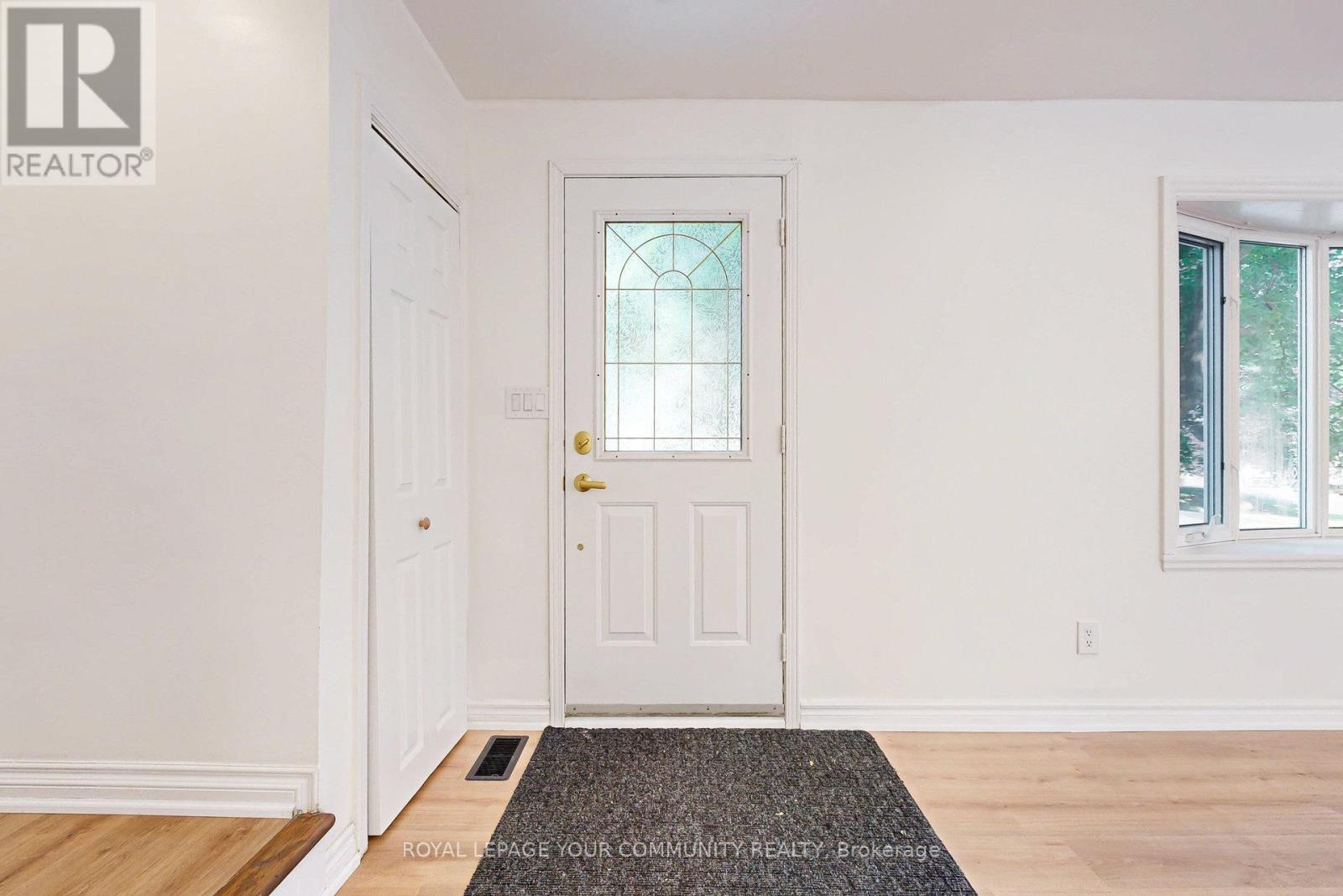 Photo 3 of 83 Lundys Lane, Newmarket ON