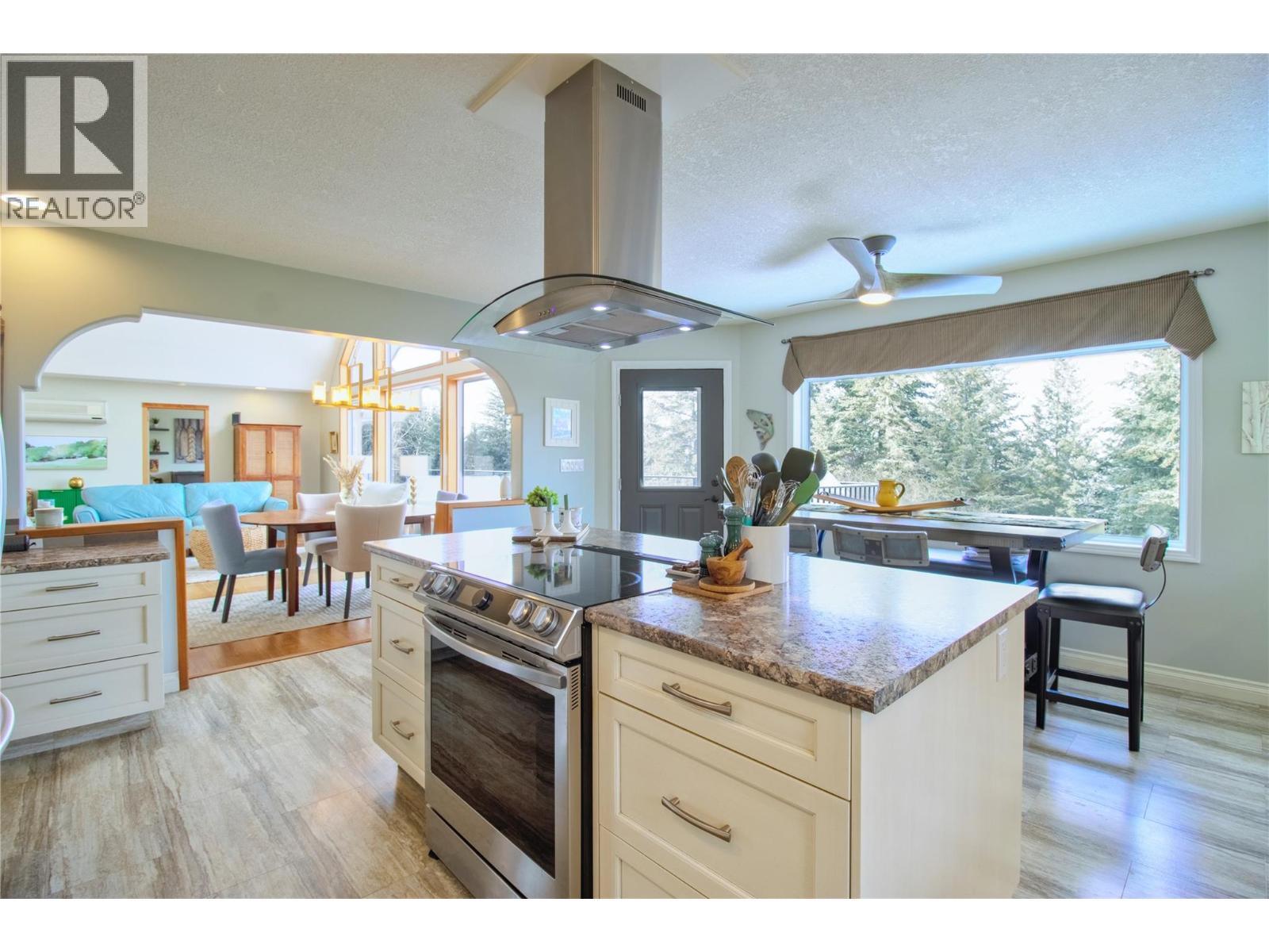 Photo 54 of 2273 Lakeview Drive, Sorrento BC