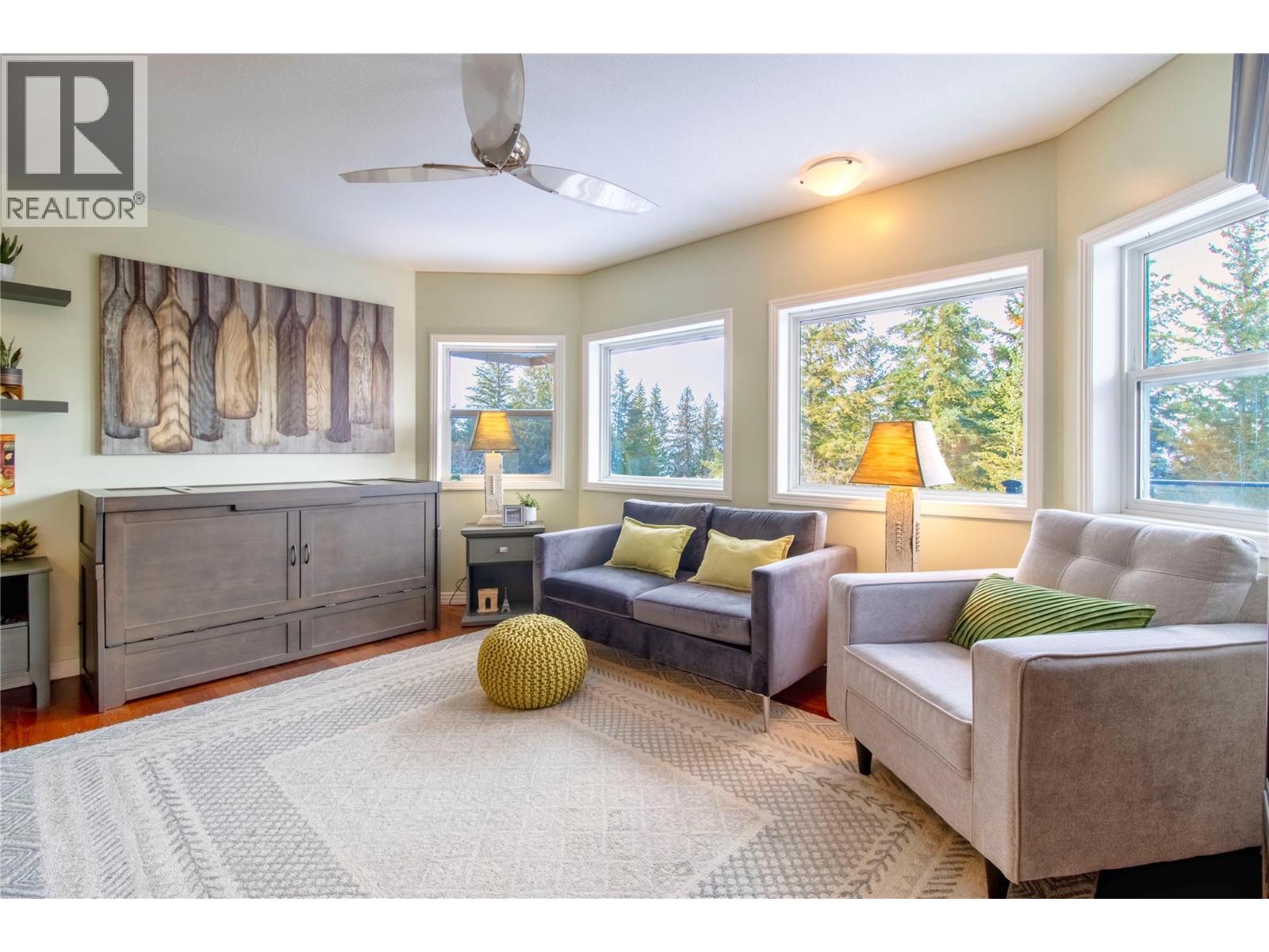 Photo 4 of 2273 Lakeview Drive, Sorrento BC