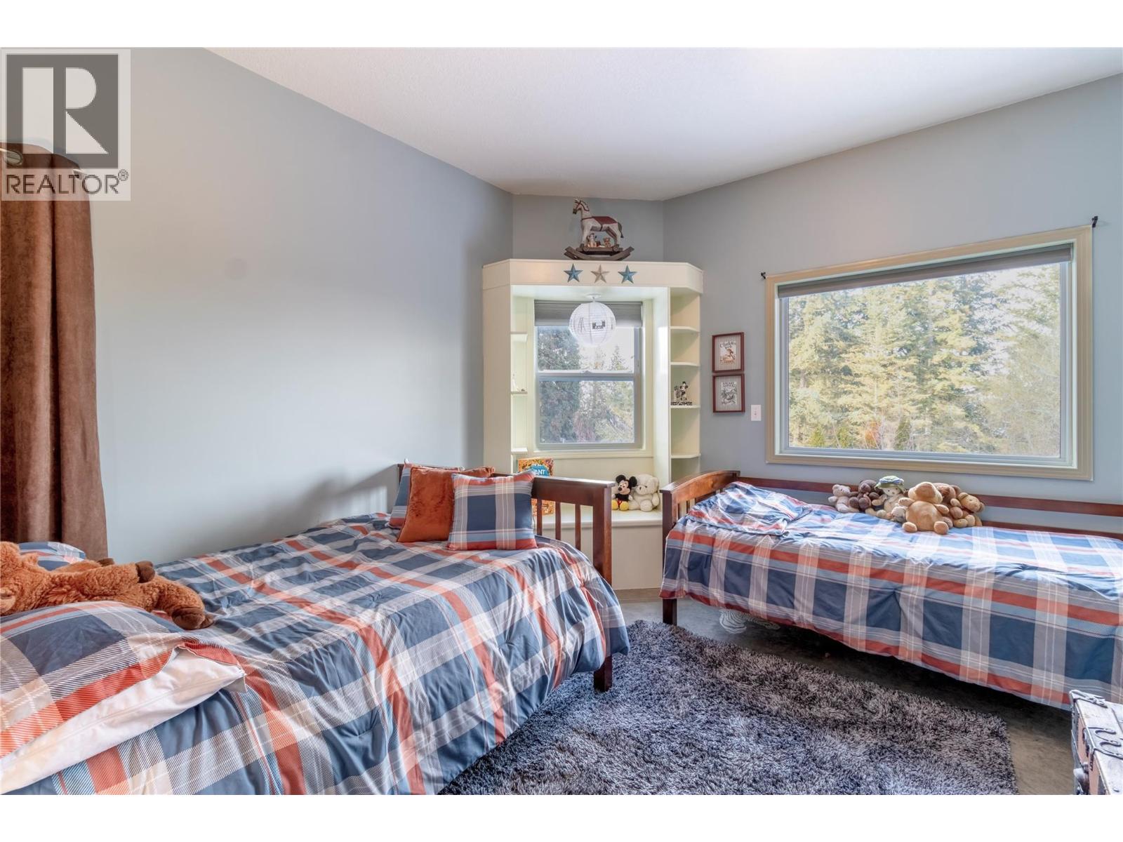 Photo 9 of 2273 Lakeview Drive, Sorrento BC