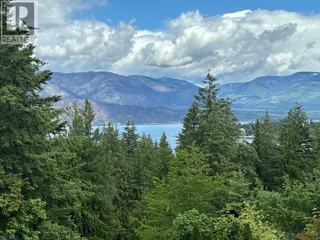 Photo 1 of 2273 Lakeview Drive, Sorrento BC