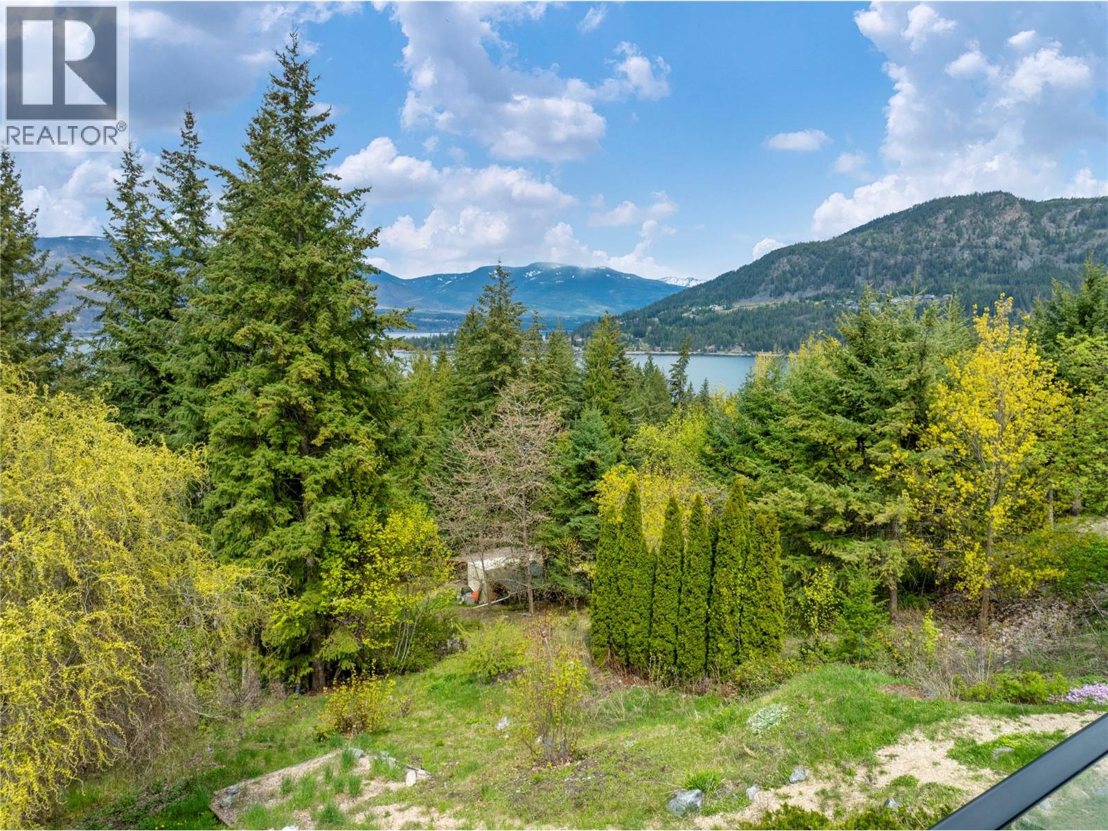 Photo 28 of 2273 Lakeview Drive, Sorrento BC