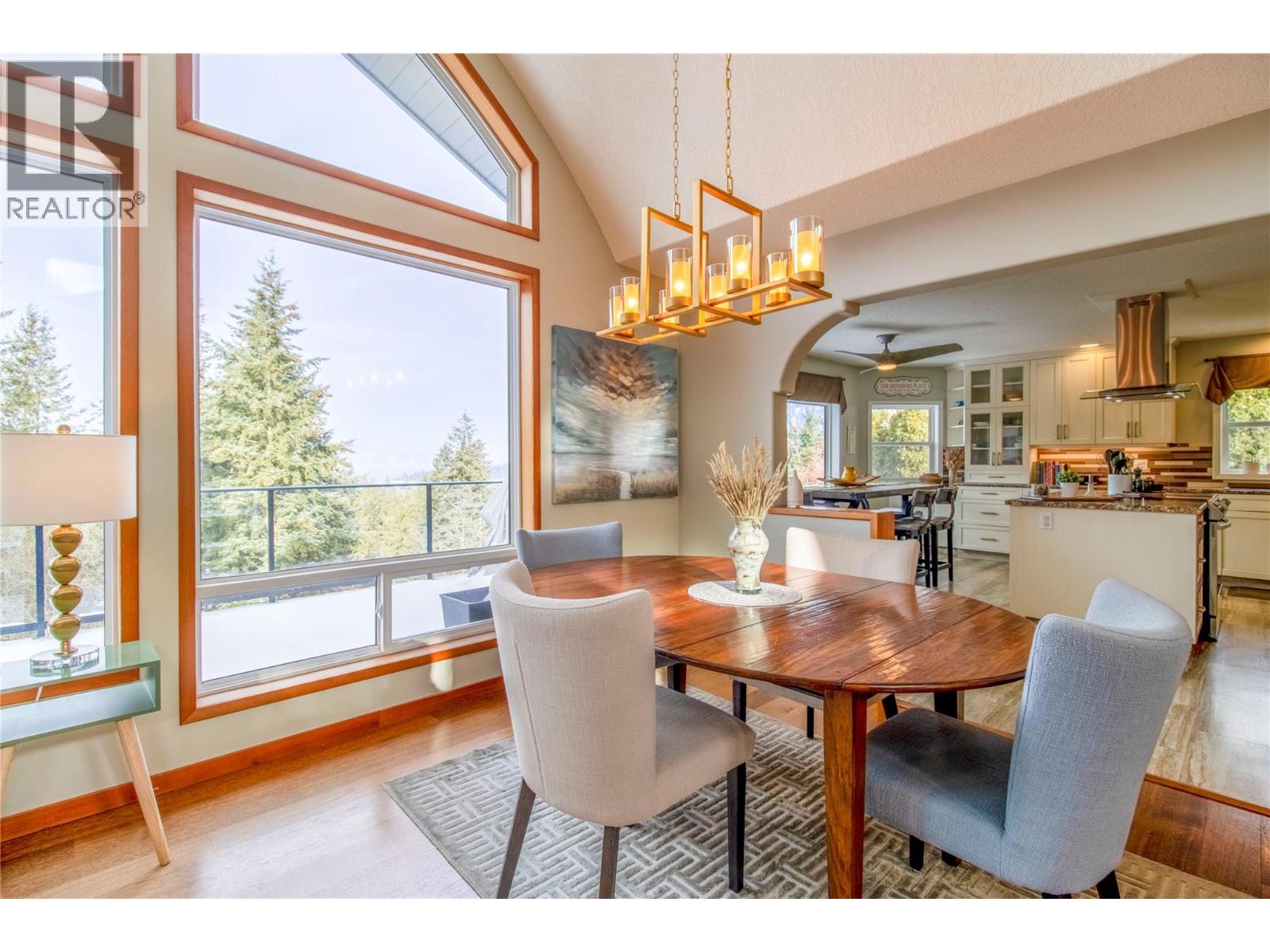 Photo 3 of 2273 Lakeview Drive, Sorrento BC