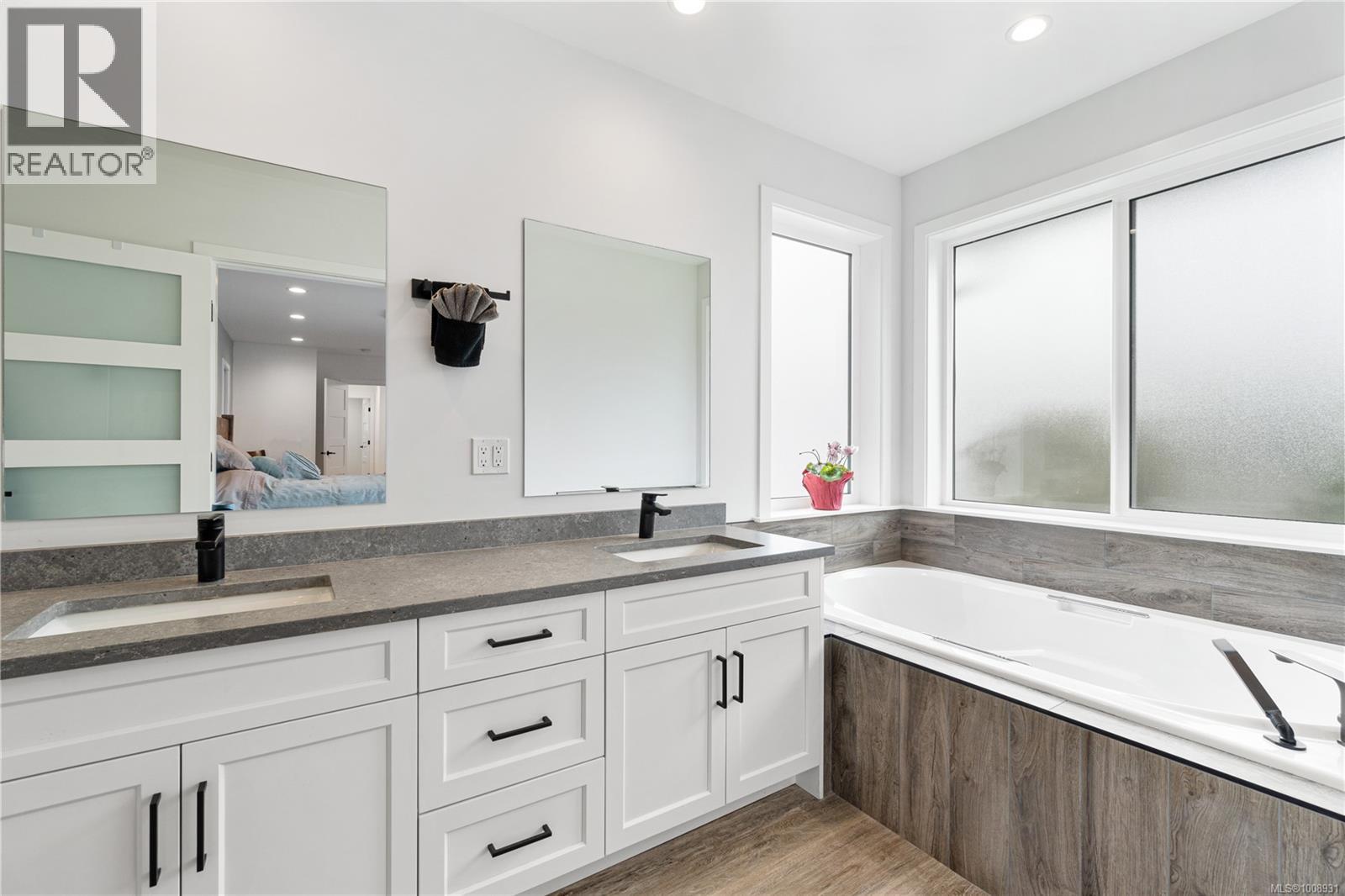 Photo 17 of 250 Cedar St, Parksville BC