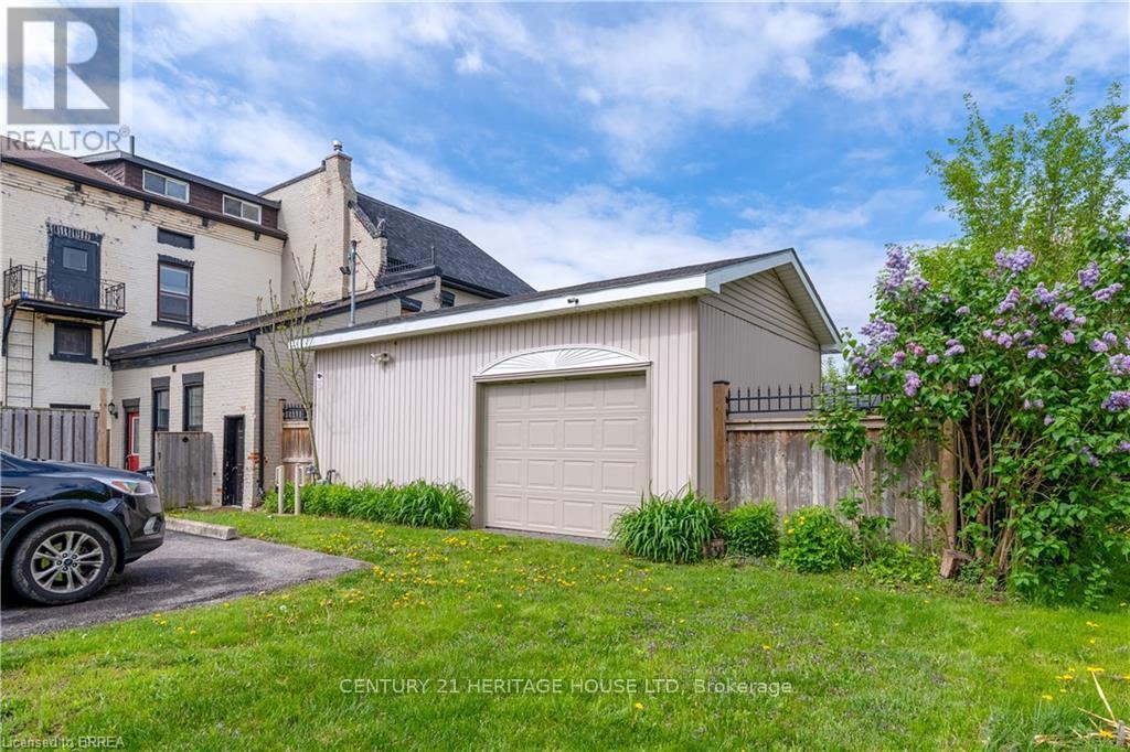 Photo 5 of 220 Nelson Street, Brantford ON