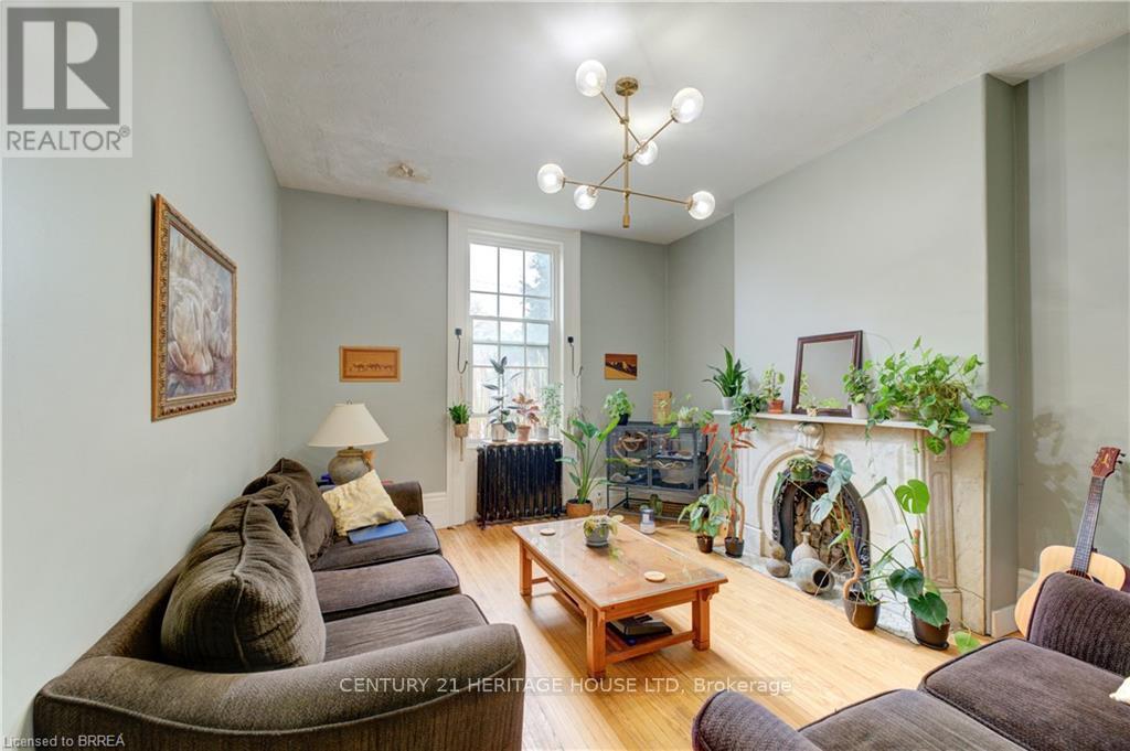 Photo 9 of 220 Nelson Street, Brantford ON