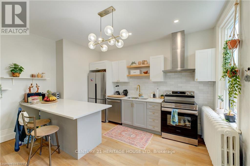 Photo 6 of 220 Nelson Street, Brantford ON