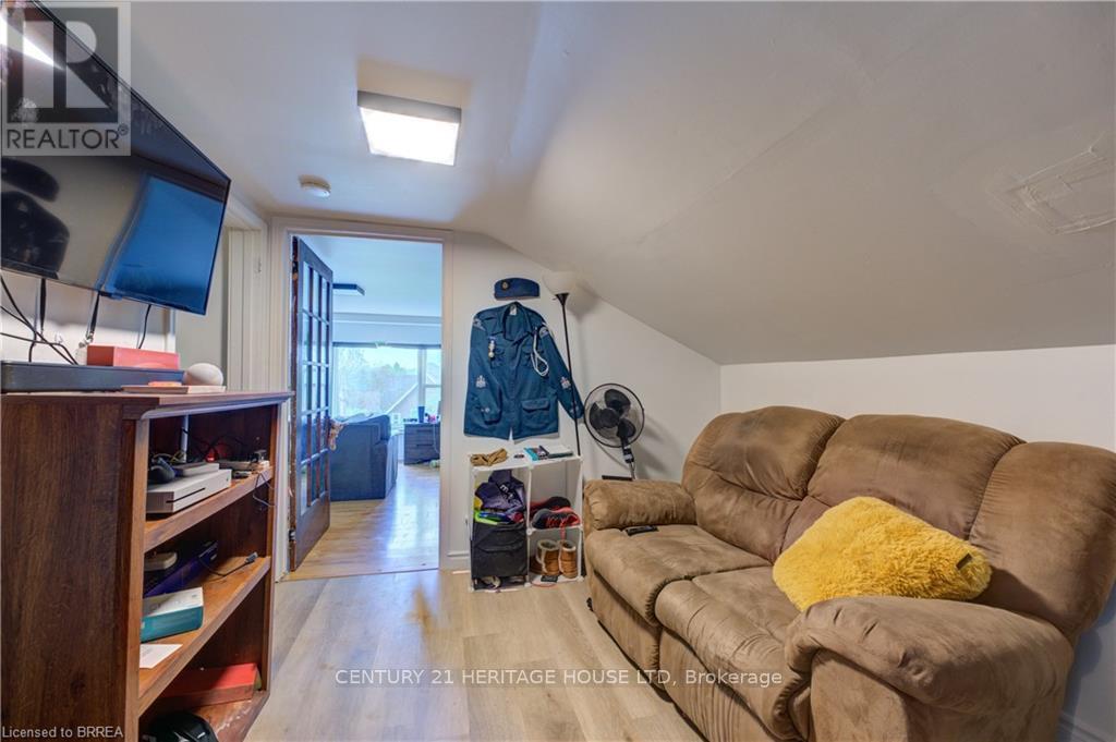 Photo 21 of 220 Nelson Street, Brantford ON