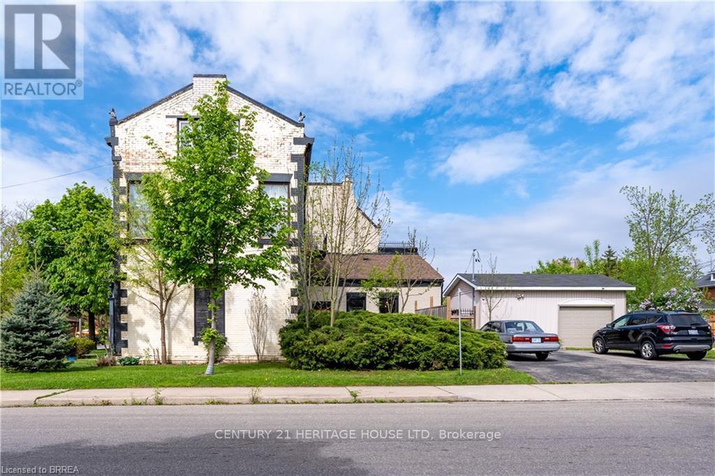Photo 3 of 220 Nelson Street, Brantford ON