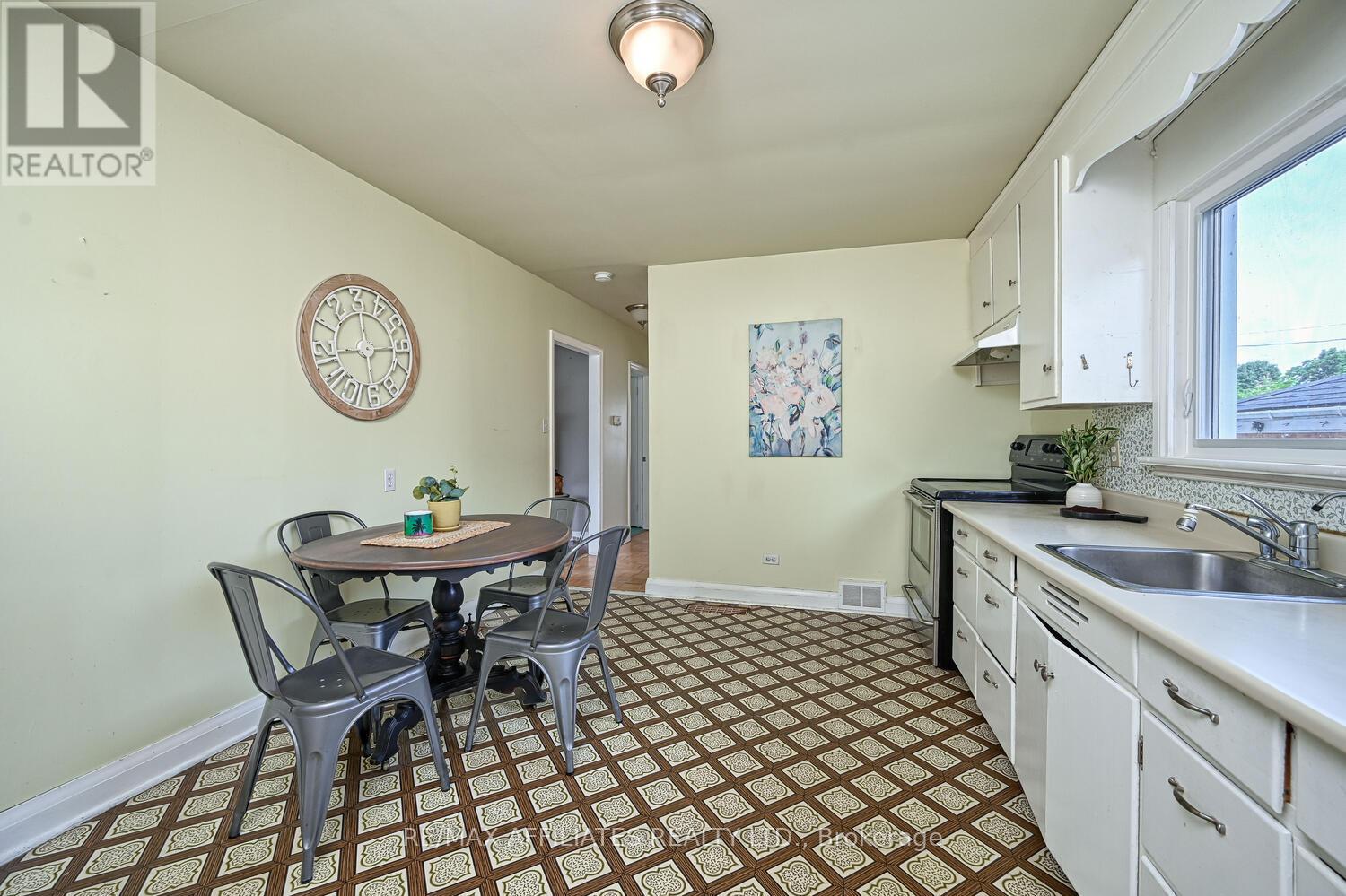 Photo 14 of 65 Jasper Avenue, Smiths Falls ON