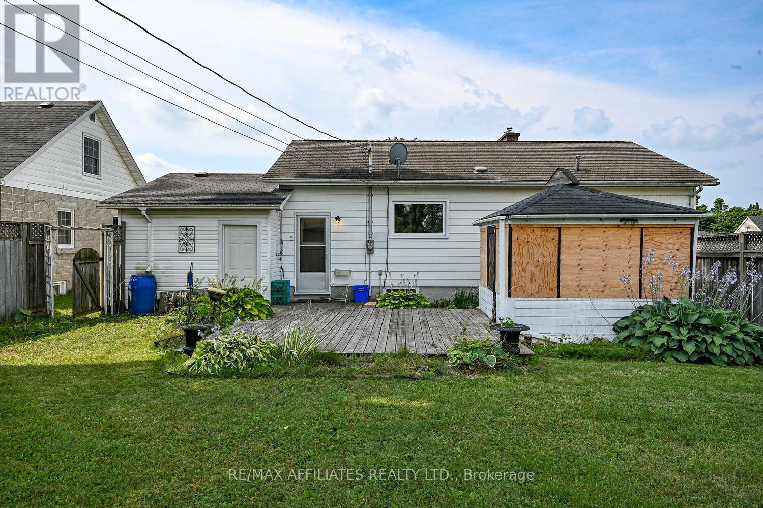Photo 40 of 65 Jasper Avenue, Smiths Falls ON