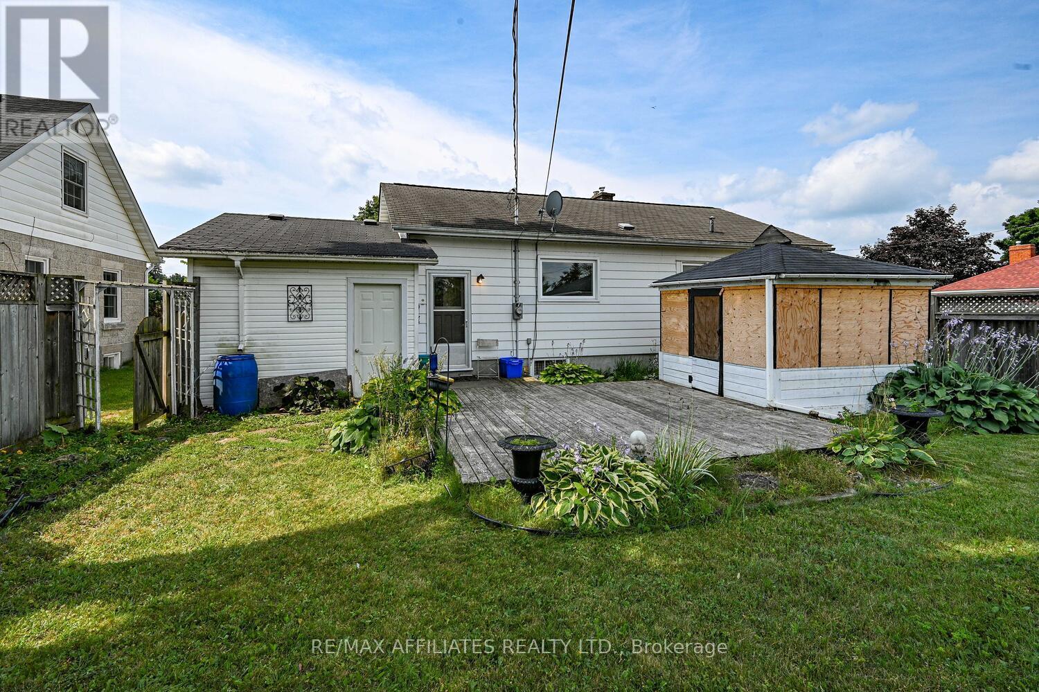 Photo 6 of 65 Jasper Avenue, Smiths Falls ON