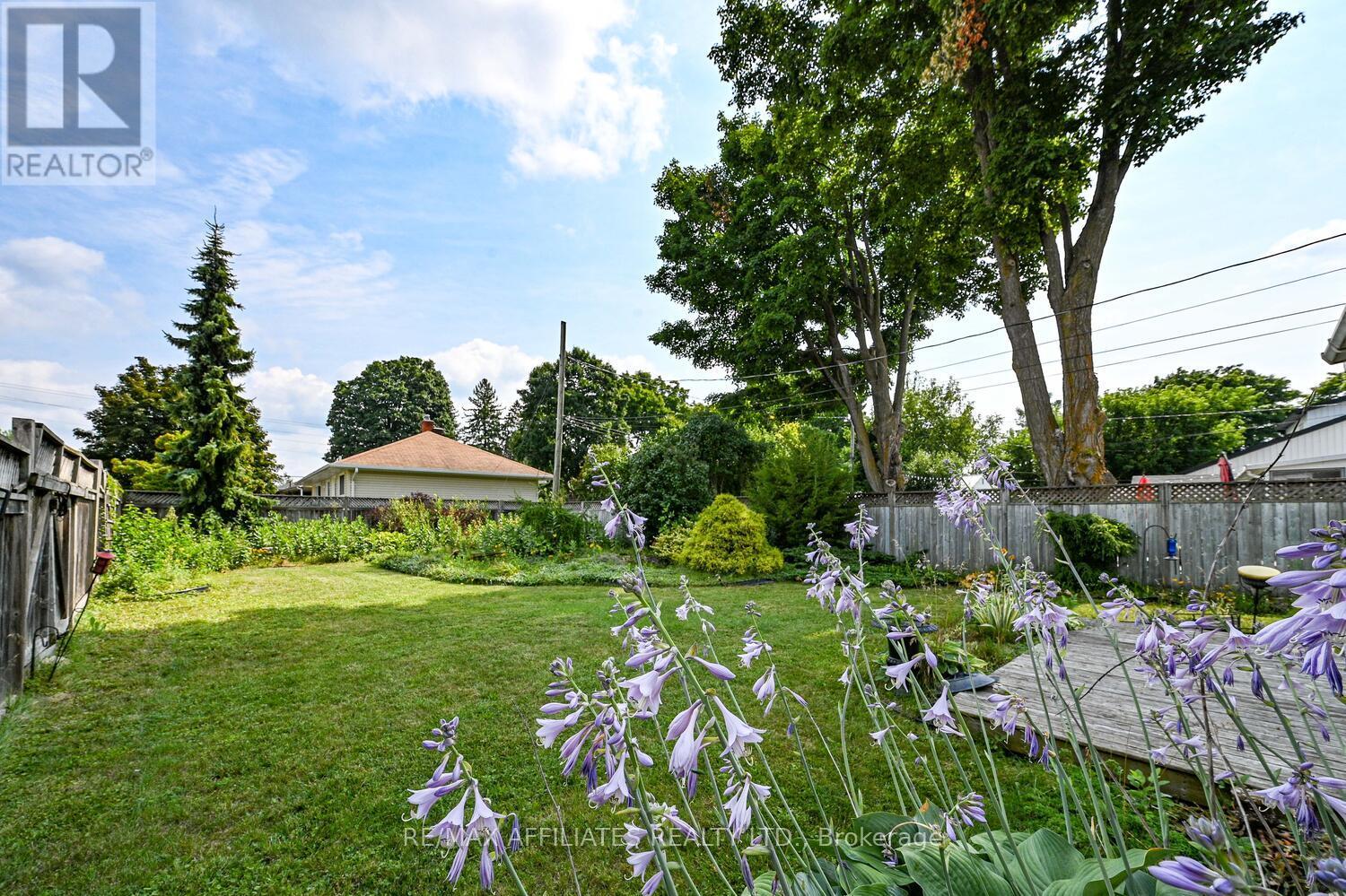 Photo 5 of 65 Jasper Avenue, Smiths Falls ON