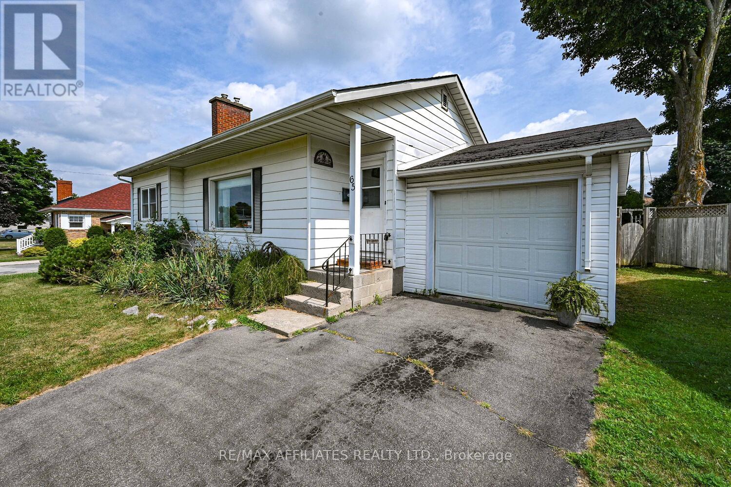 Photo 3 of 65 Jasper Avenue, Smiths Falls ON