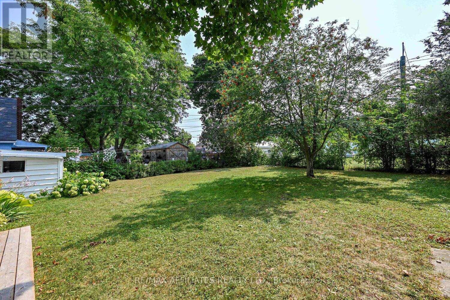 Photo 33 of 40 Oak Street, Smiths Falls ON