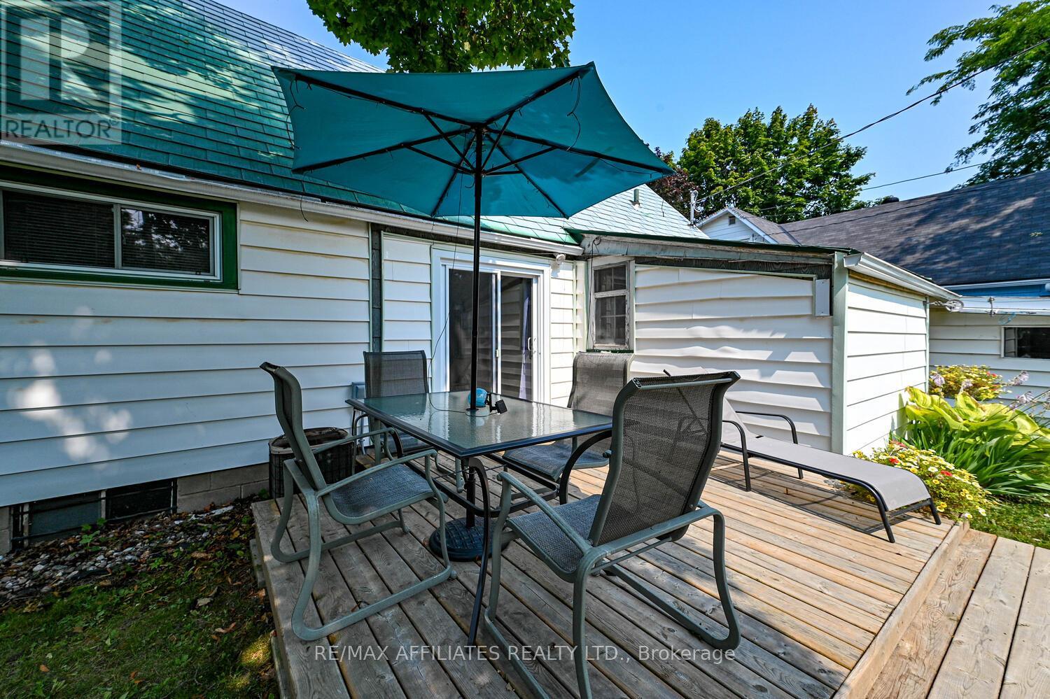Photo 7 of 40 Oak Street, Smiths Falls ON