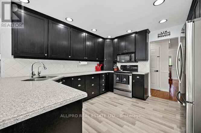 Photo 13 of 1144 Rideau Bend Crescent, Ottawa ON