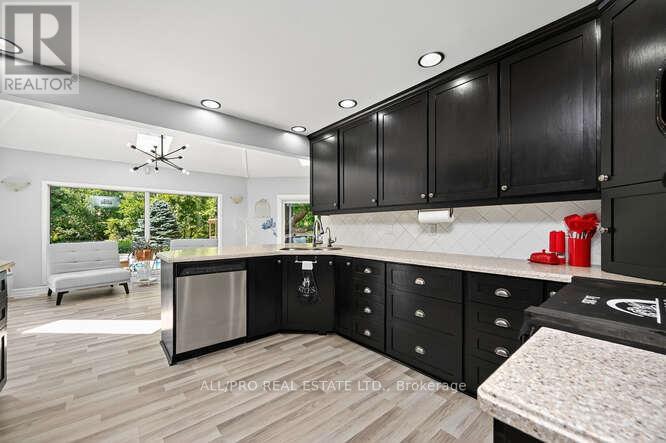 Photo 14 of 1144 Rideau Bend Crescent, Ottawa ON