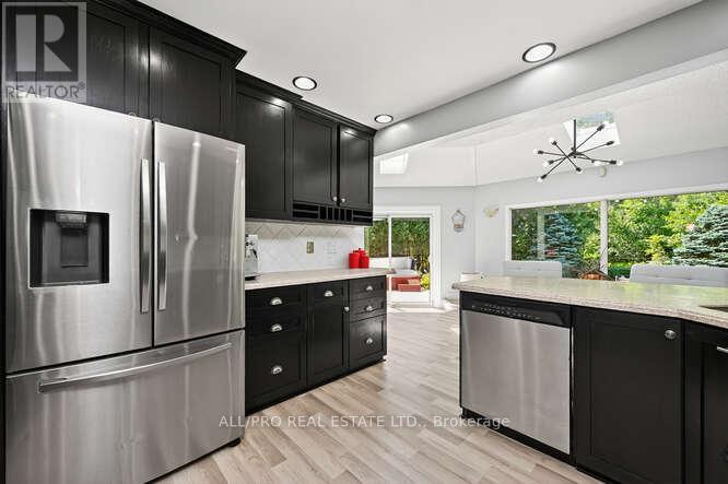 Photo 15 of 1144 Rideau Bend Crescent, Ottawa ON