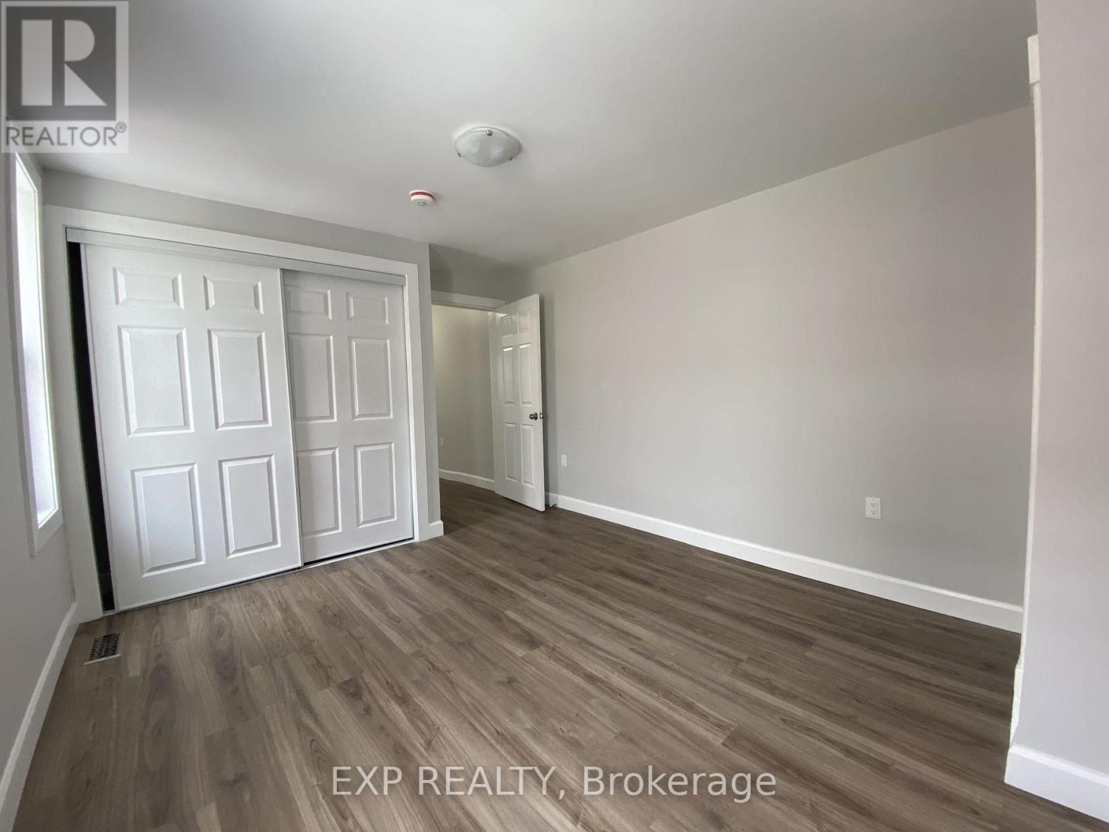 Photo 6 of 2 358 Booth Street, Ottawa ON