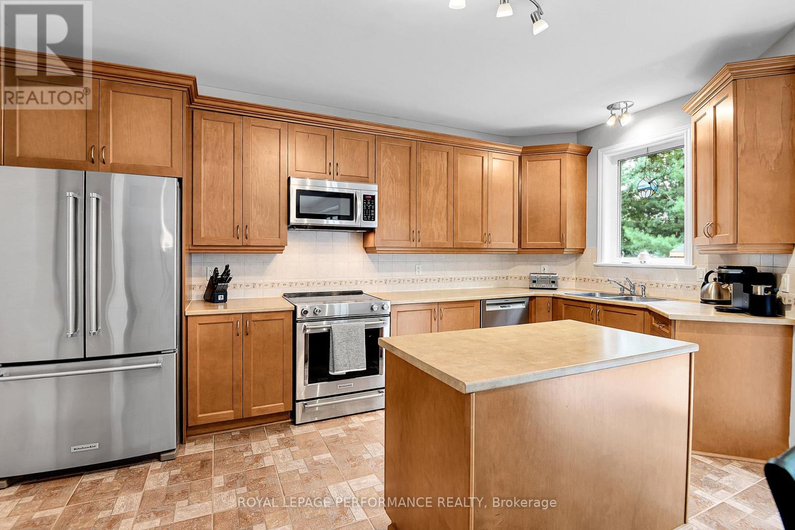 Photo 7 of 815 Long Point Circle, Ottawa ON