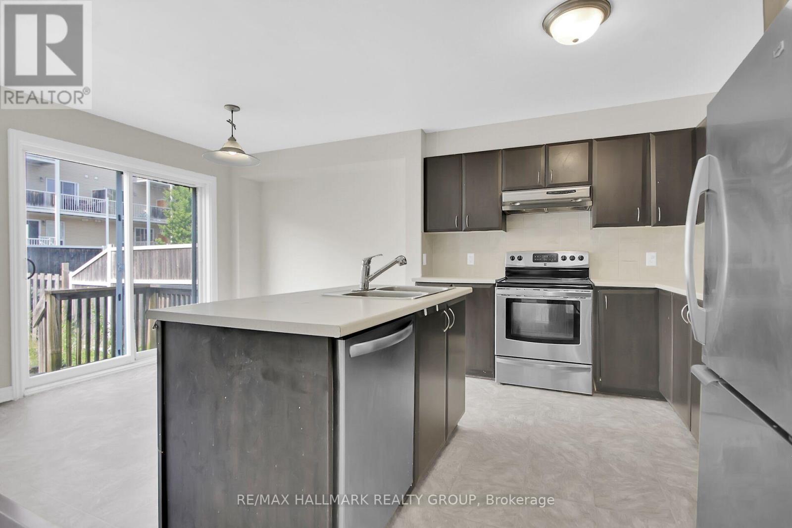 Photo 28 of 418 Temiskaming Crescent, Ottawa ON