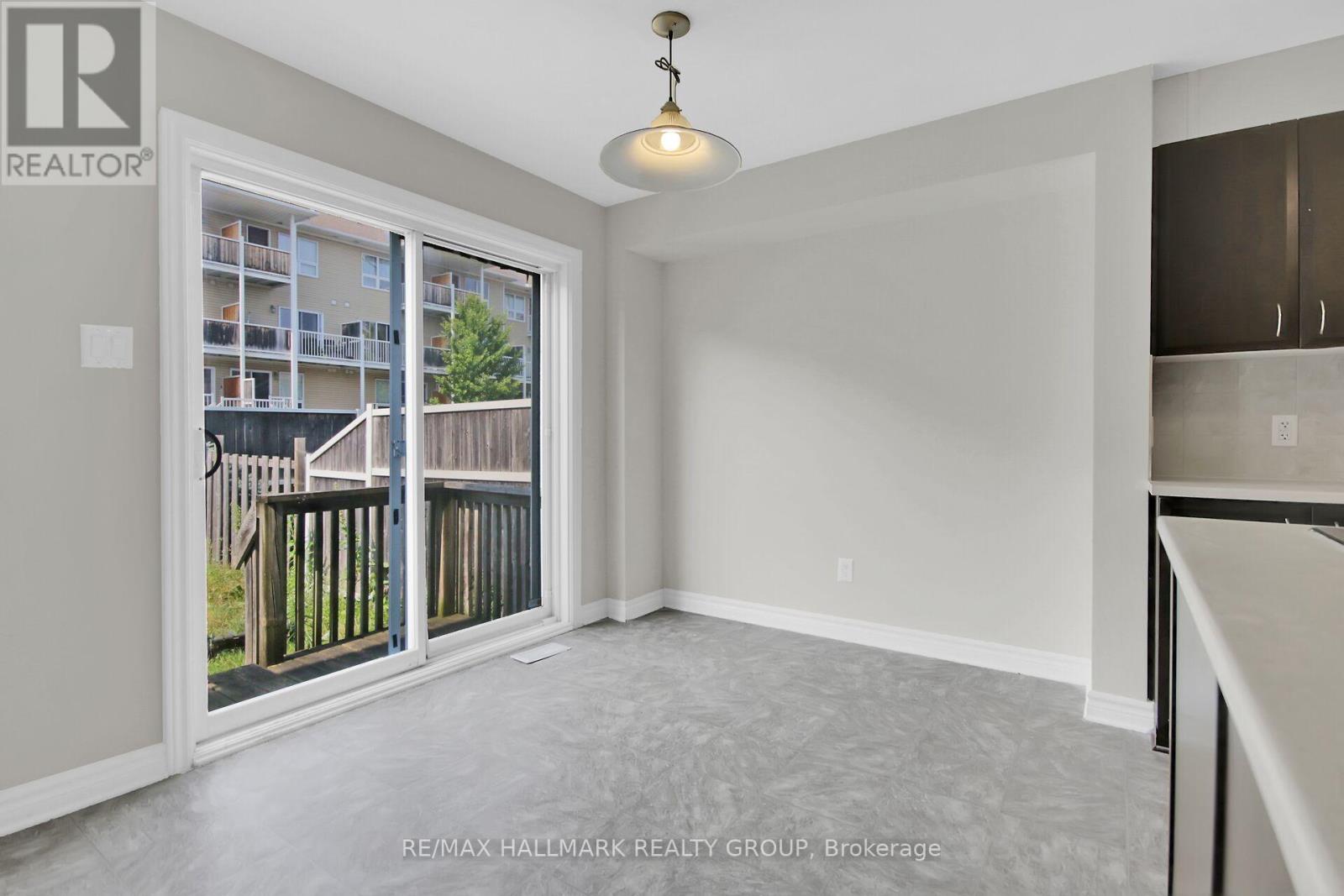 Photo 3 of 418 Temiskaming Crescent, Ottawa ON