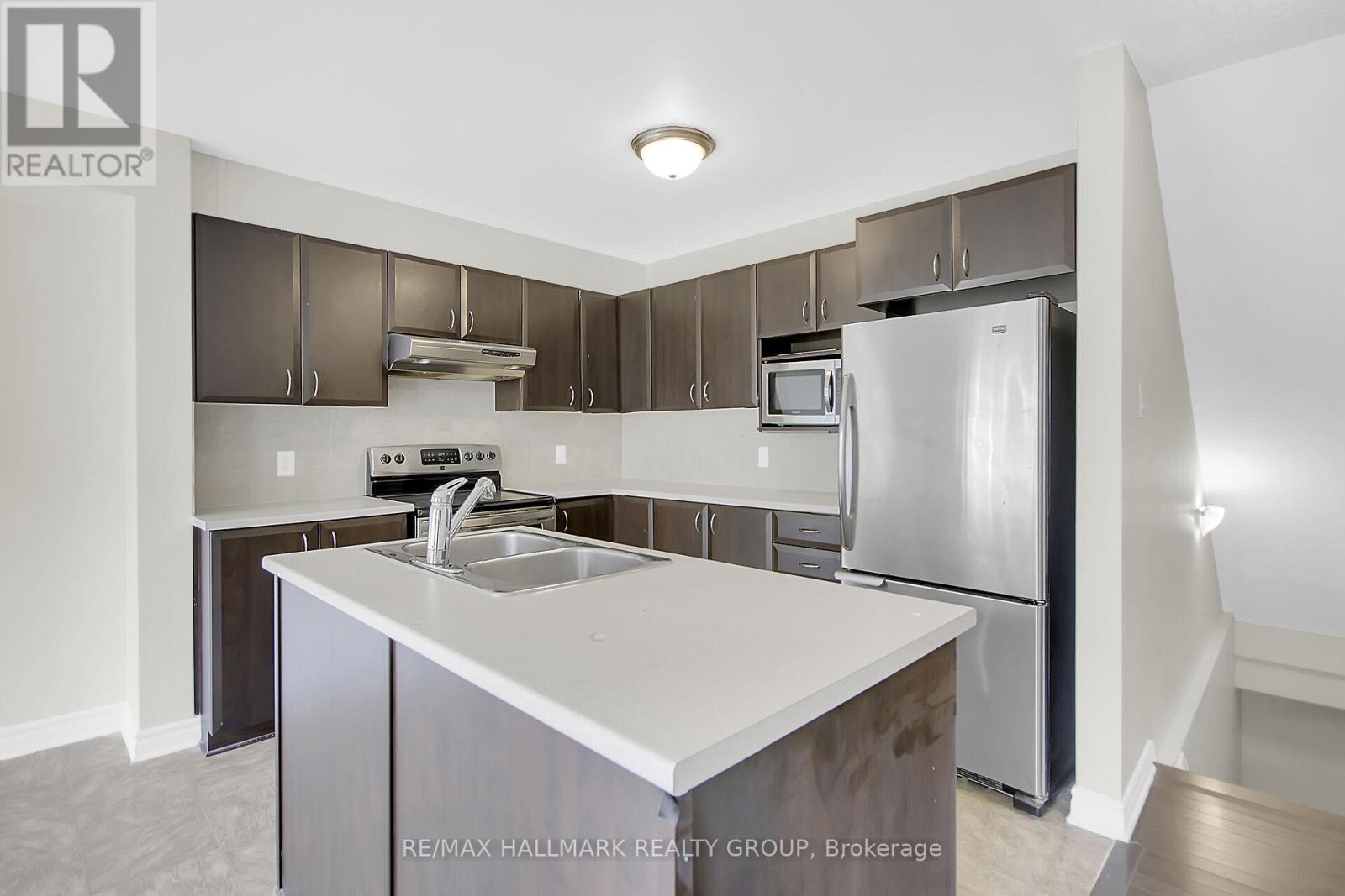 Photo 16 of 418 Temiskaming Crescent, Ottawa ON