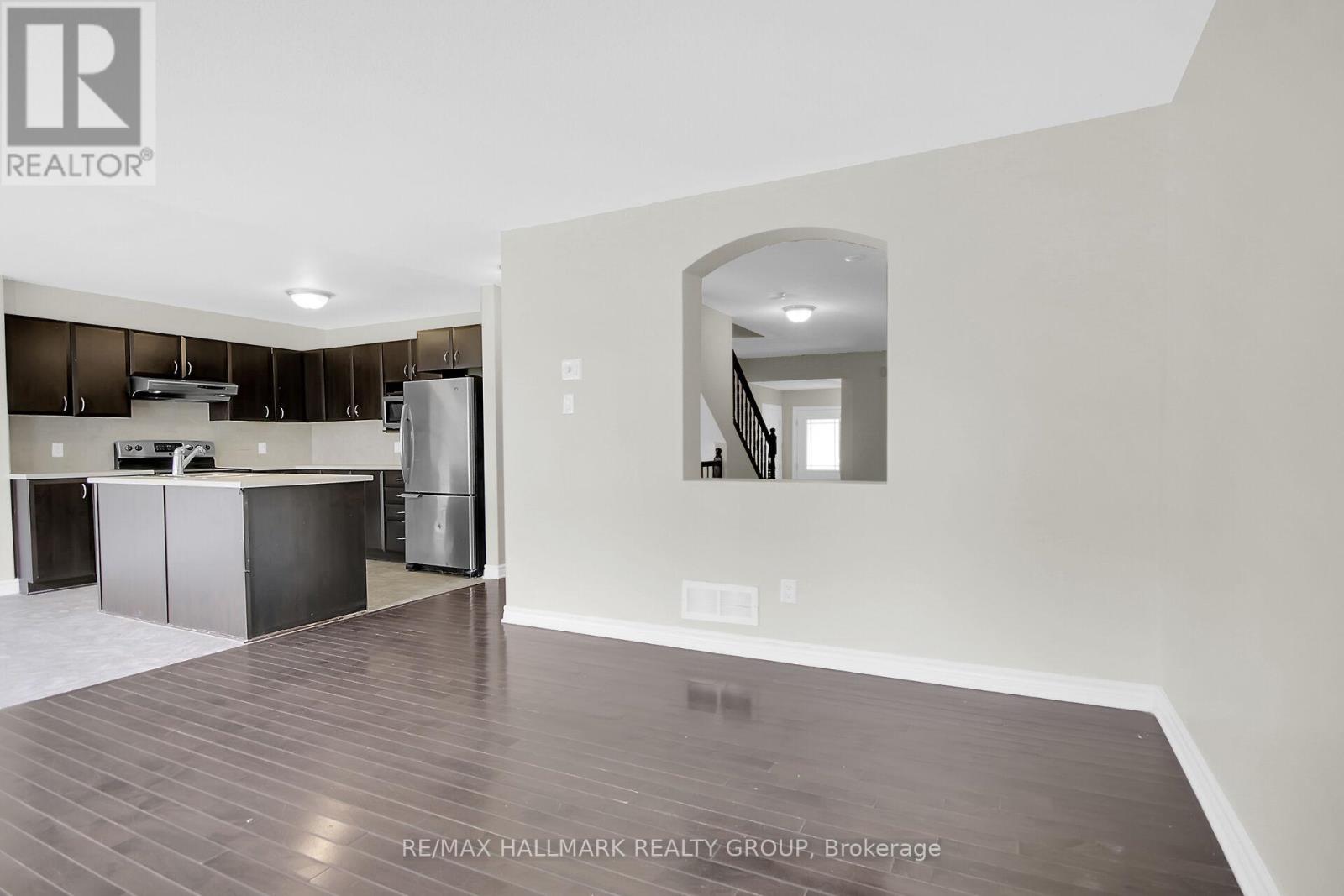 Photo 21 of 418 Temiskaming Crescent, Ottawa ON