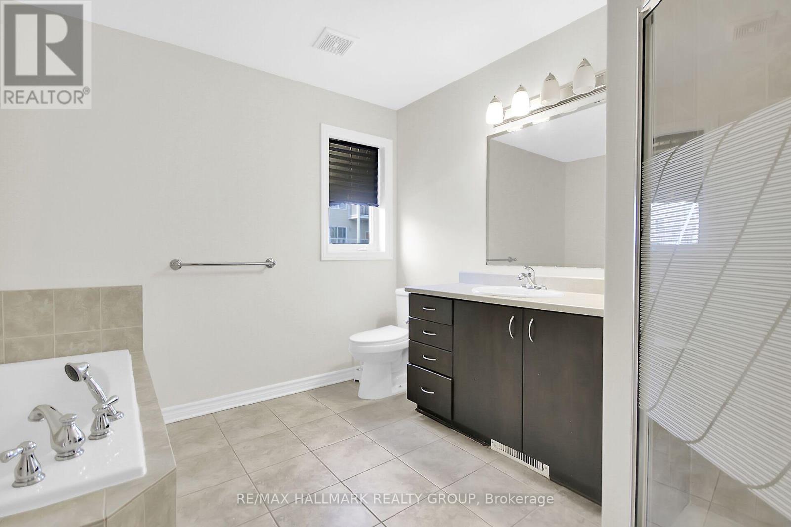 Photo 31 of 418 Temiskaming Crescent, Ottawa ON