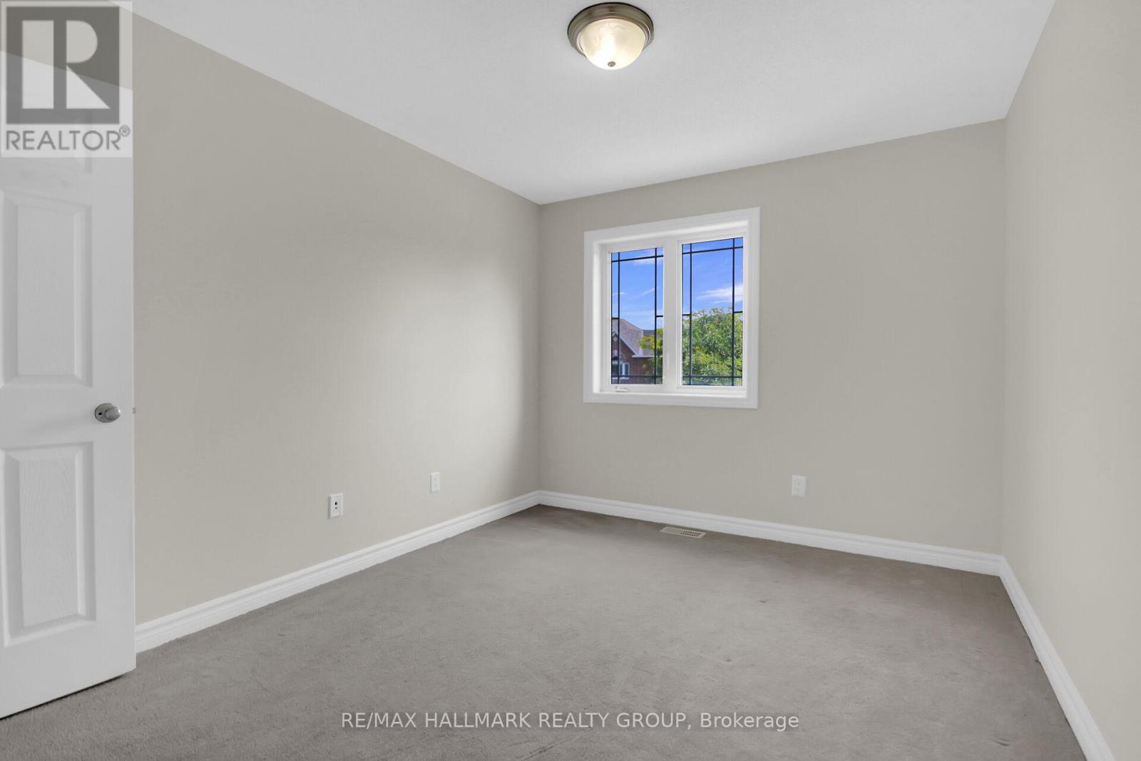 Photo 38 of 418 Temiskaming Crescent, Ottawa ON