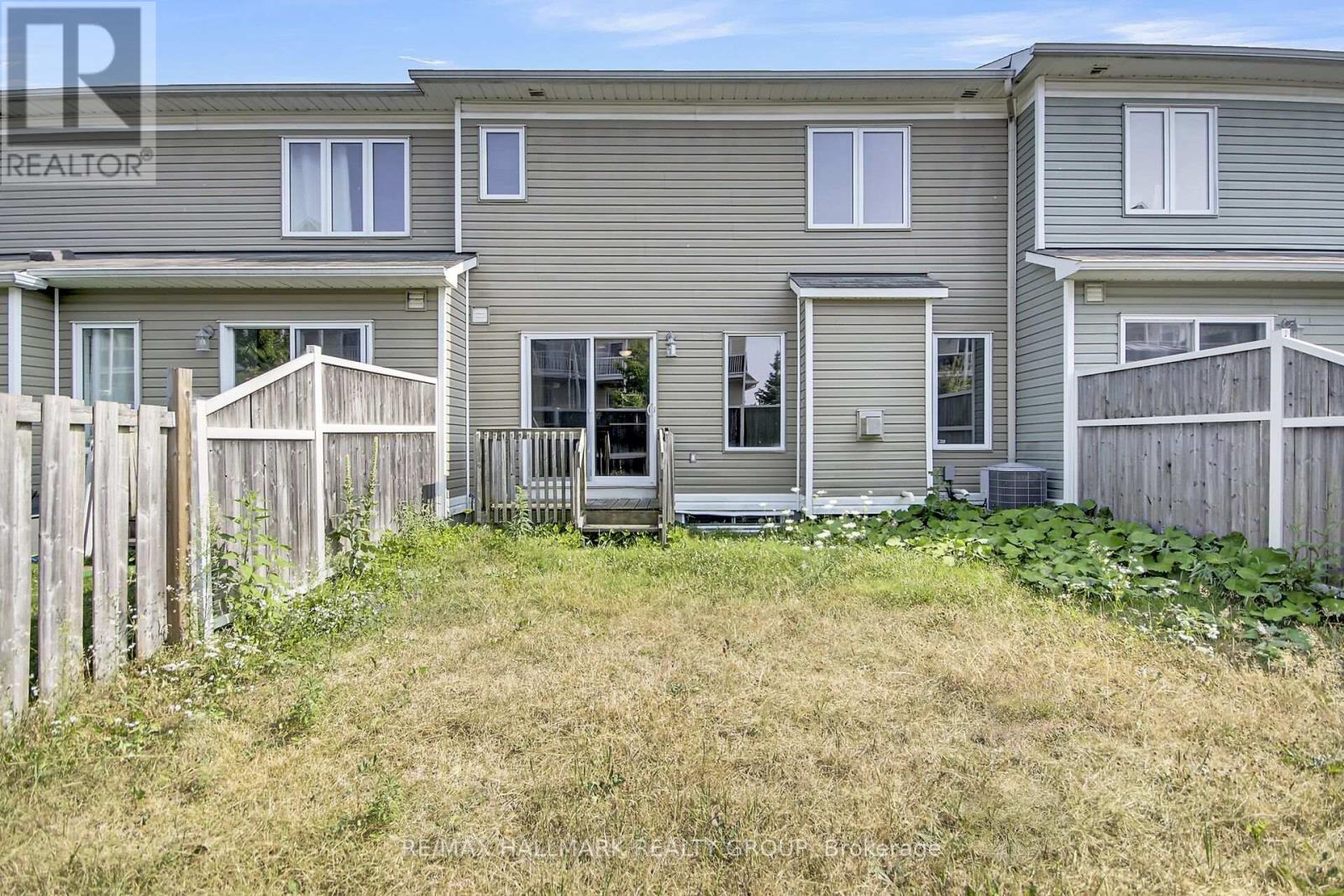 Photo 17 of 418 Temiskaming Crescent, Ottawa ON