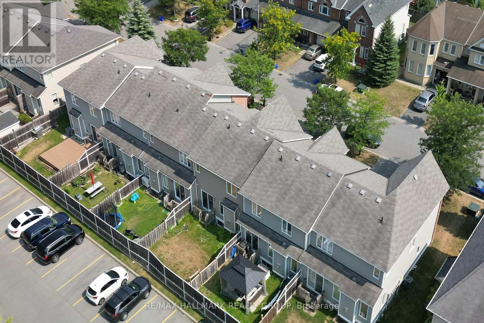 Photo 9 of 418 Temiskaming Crescent, Ottawa ON