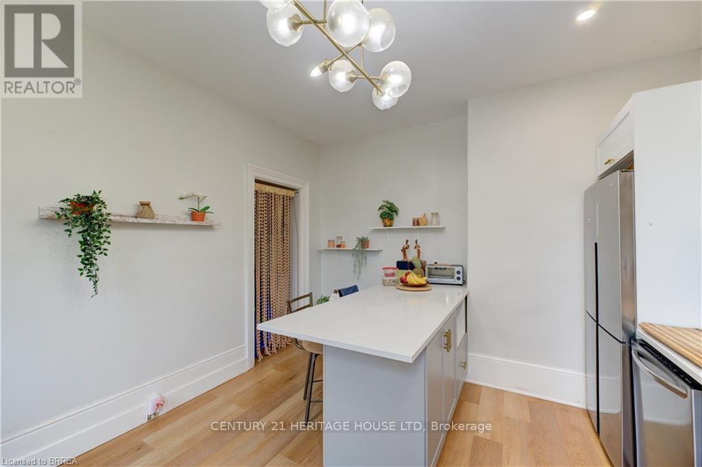Photo 8 of 220 Nelson Street, Brantford ON