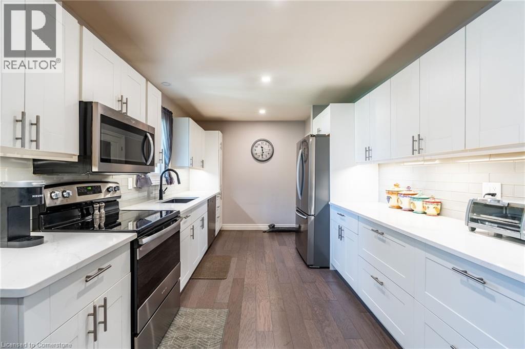 Photo 12 of 258 Oakhill Drive, Brantford ON